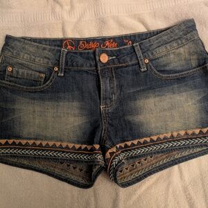 Indigo Rein Boho Embroidered Denim Shorts Size 9